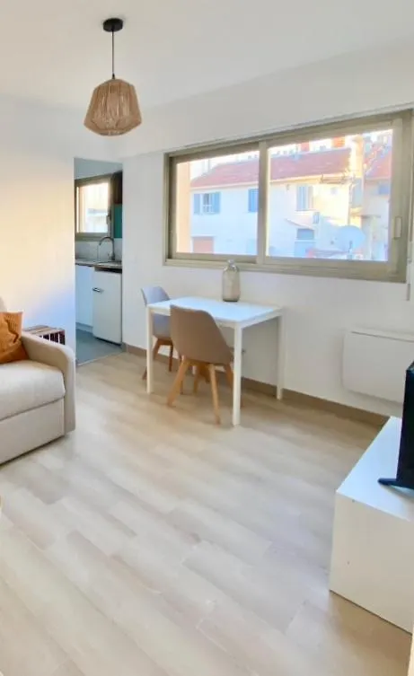 Excellent Emplacement: Plein Coeur De Ville, Croisette Et Rue D'Antibes Cannes Frankrijk